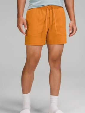 Lululemon men’s Bowline shorts 5” autumn orange size medium